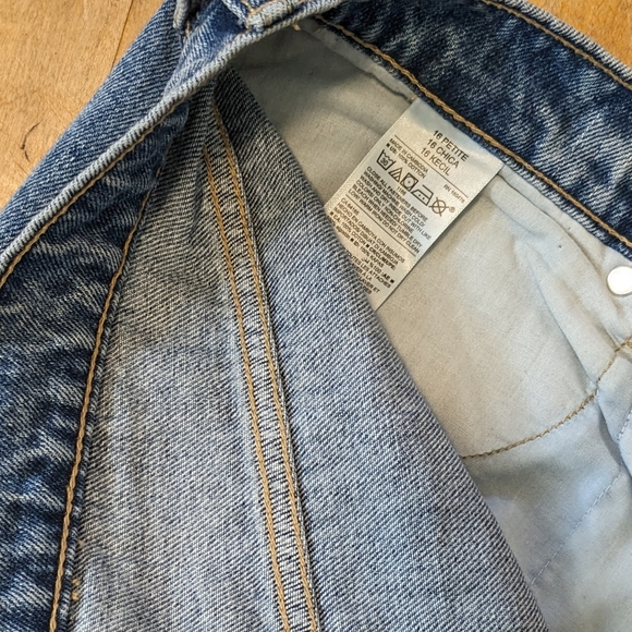 Old Navy high waisted ripped boyfriend jeans 16P - Picture 3 of 4